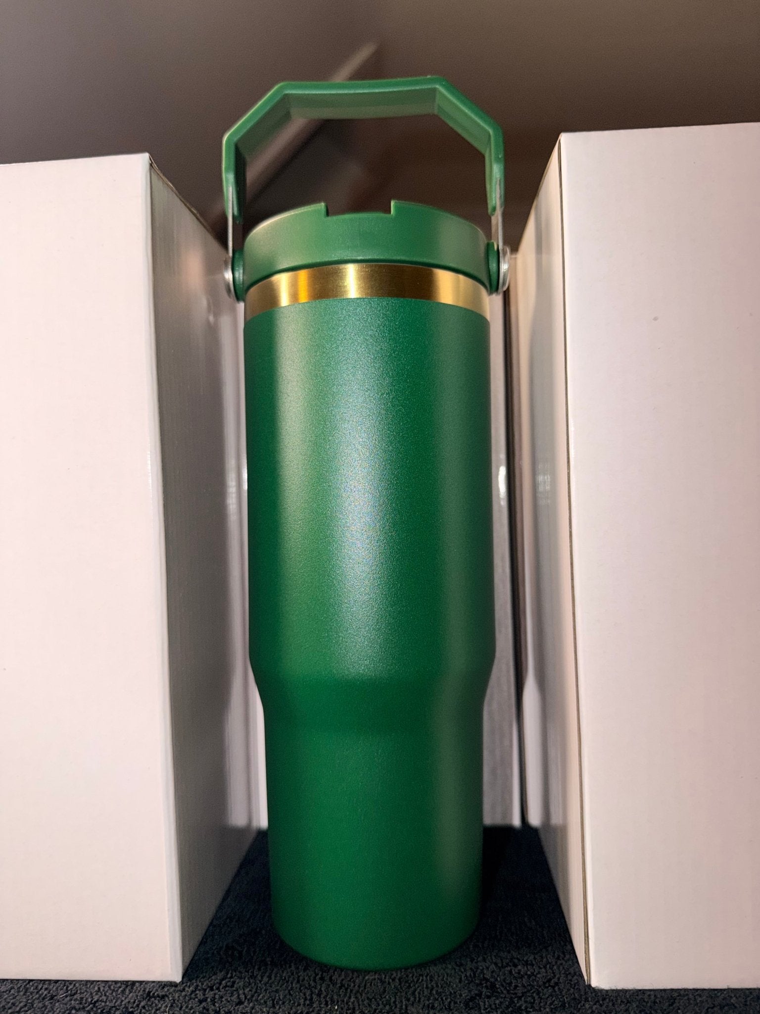 30oz (900ml) Gold Stainless (Flip straw with handle on top) – custom engraved gift by Kiwi Creations